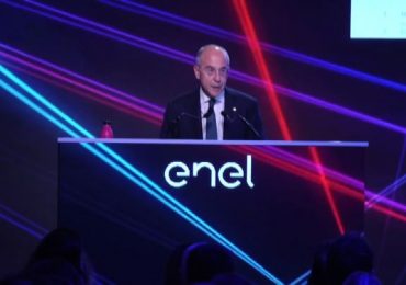 Enel investe 29 mld, accelera su <b>decarbonizzazione</b> e rinnovabili