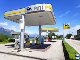 Eni chiude il primo trimestre 2025 con utili in calo, ma il mercato reagisce bene