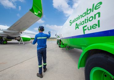 Carburante sostenibile per l'aviazione: ridotte le <b>emissioni</b> di <b>CO2</b> e polveri fini - Ticinonews